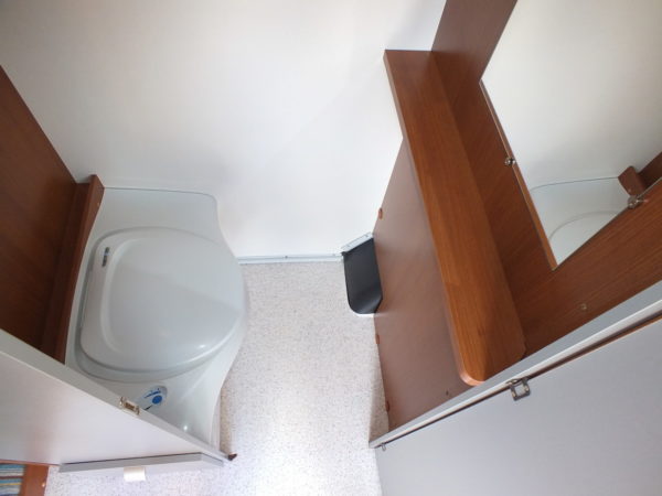 KNAUS Deseo bj.2011, VAN EERSTE EIGENAAR, met voortent - Afbeelding 13