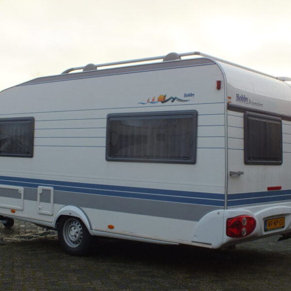 HOBBY De luxe 440 bj. 2002, VAN EERSTE EIGENAAR, met VOORTENT