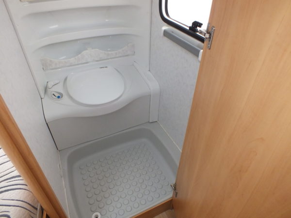 HOBBY De luxe Easy 560 KMFE bj.2004, met MOVER en VOORTENT - Afbeelding 21
