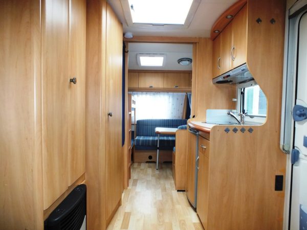 HOBBY De luxe Easy 495 UK bj.2004, met KINDERKAMER, VOORTENT - Afbeelding 16
