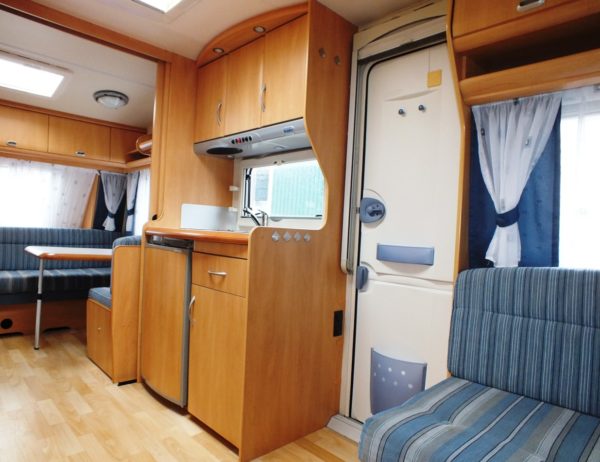 HOBBY De luxe Easy 495 UK bj.2004, met KINDERKAMER, VOORTENT - Afbeelding 15