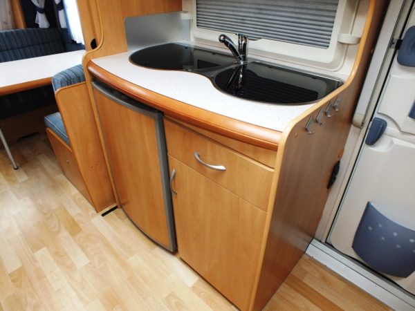 HOBBY De luxe Easy 495 UK bj.2004, met KINDERKAMER, VOORTENT - Afbeelding 11