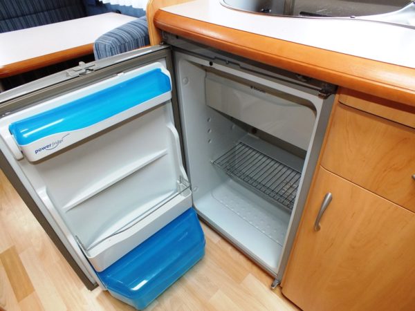 HOBBY De luxe Easy 495 UK bj.2004, met KINDERKAMER, VOORTENT - Afbeelding 13