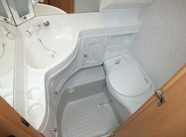 HOBBY De luxe Easy 495 UK bj.2004, met KINDERKAMER, VOORTENT - Afbeelding 14