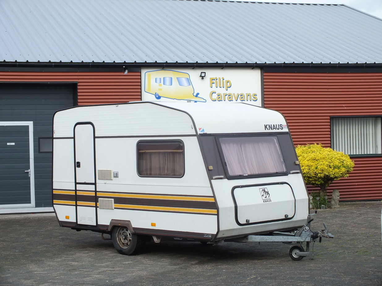 KNAUS bj.88, LICHTGEWICHT, met VOORTENT Caravans