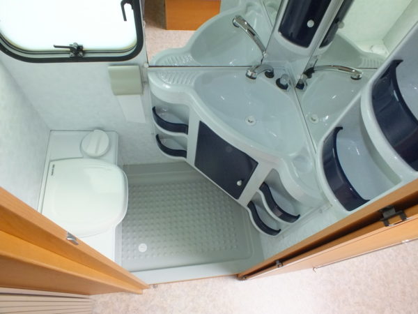 ADRIA Unica B 502 DK bj.2001, 5 SLAAPPLAATSEN, VOORTENT - Afbeelding 19
