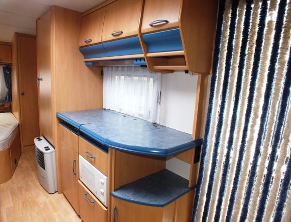 HOBBY De Luxe 560 KMFE bj.2000, 6 SLAAPPLAATSEN, VOORTENT - Afbeelding 15