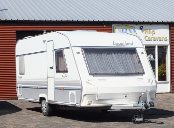 BEYERLAND Vitesse 490 LB bj.2000, met FRANS BED en VOORTENT