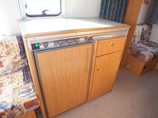 KNAUS Sudwind bj.97, LICHTGEWICHT, met STAPELBED en VOORTENT - Afbeelding 14