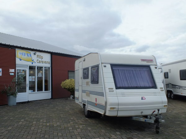 GRUAU 37 DT bj.94, met STAPELBED en VOORTENT