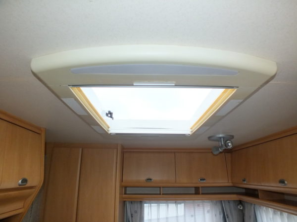 HOBBY De luxe Easy 440 SF bj.2002, TOP STAAT, met VOORTENT - Afbeelding 22