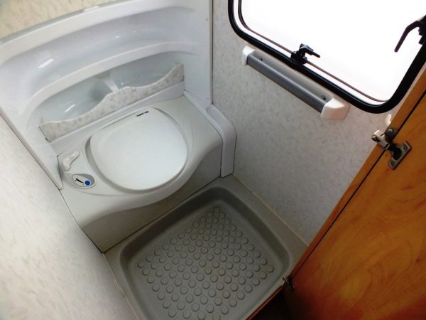 HOBBY DE LUXE EASY 500 KMFE, bj. 2004   5 SLAAPPLAATSEN  met DOUCHE en THULE OMNISTOR CASSETE LUIFEL!!! - Afbeelding 28