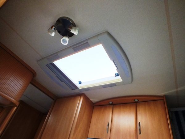 HOBBY DE LUXE EASY 500 KMFE, bj. 2004   5 SLAAPPLAATSEN  met DOUCHE en THULE OMNISTOR CASSETE LUIFEL!!! - Afbeelding 17