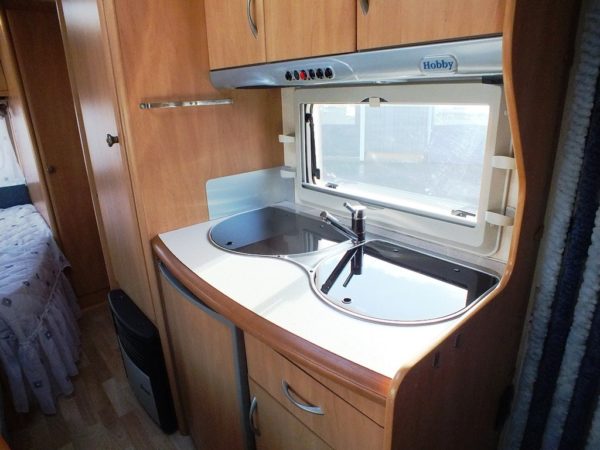 HOBBY DE LUXE EASY 500 KMFE, bj. 2004   5 SLAAPPLAATSEN  met DOUCHE en THULE OMNISTOR CASSETE LUIFEL!!! - Afbeelding 15