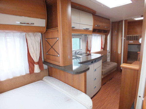 HOBBY Excellent 540 KMFE bj.2010, 6 SLAAPPLAATSEN, DOUCHE - Afbeelding 15