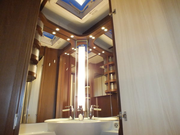 HOBBY Landhaus 770 CL PRESTIGE GAIABAO bj.2014, met VOORTENT - Afbeelding 32