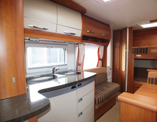 HOBBY Excellent 540 KMFE bj.2009, 6 SLAAPPLAATSEN, VOORTENT - Afbeelding 16