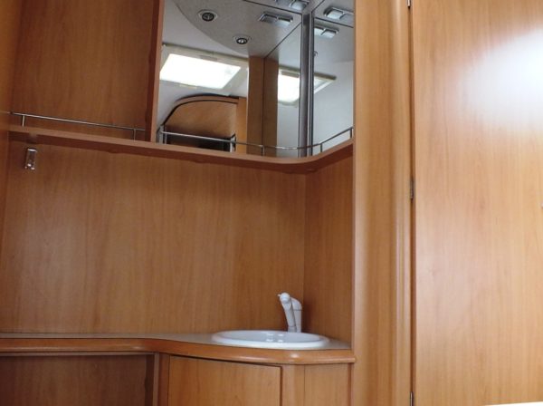 Beyerland Sprinter bj.2006 Met stapelbed, voortent en mover - Afbeelding 16