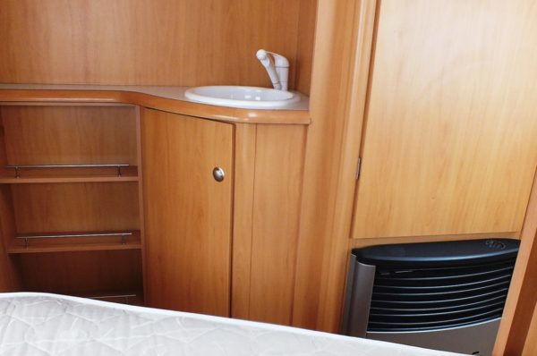 Beyerland Sprinter bj.2006 Met stapelbed, voortent en mover - Afbeelding 15