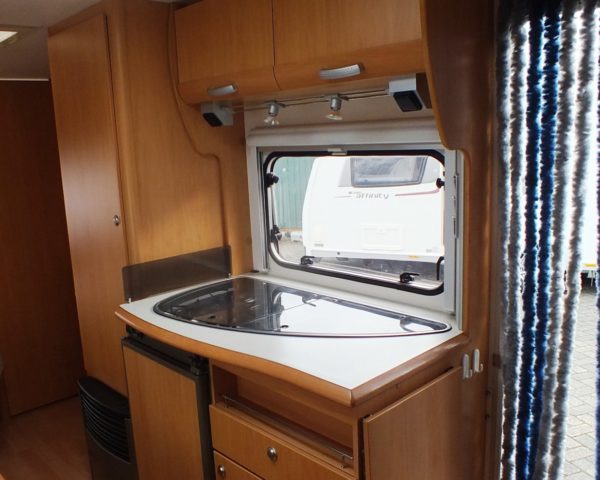 Beyerland Sprinter bj.2006 Met stapelbed, voortent en mover - Afbeelding 13