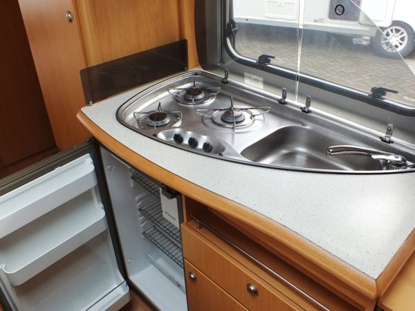 Beyerland Sprinter bj.2006 Met stapelbed, voortent en mover - Afbeelding 10