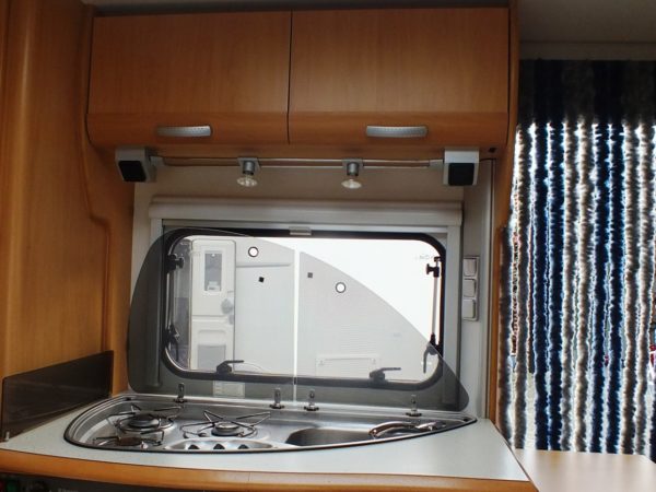 Beyerland Sprinter bj.2006 Met stapelbed, voortent en mover - Afbeelding 9