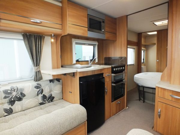 SWIFT CHALLENGER 584, TOP STAAT, QUEENSBED, ZAKLUIFEL - Afbeelding 14