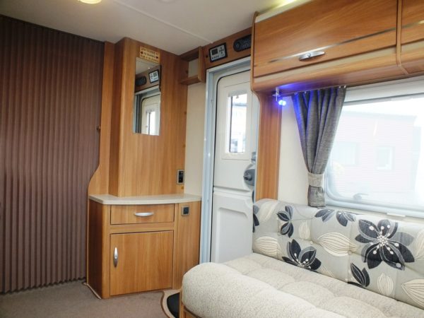 SWIFT CHALLENGER 584, TOP STAAT, QUEENSBED, ZAKLUIFEL - Afbeelding 24