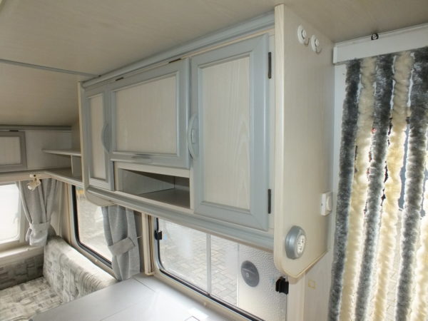 LMC LUXUS bj.94, LICHTGEWICHT, met STAPELBED, VOORTENT - Afbeelding 19