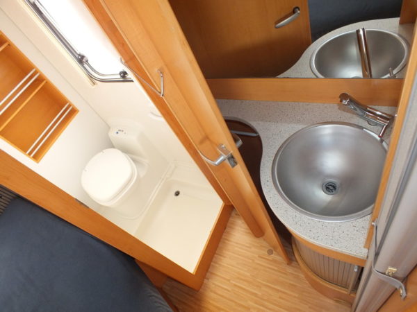 ERIBA-HYMER LIVING 465 bj.2006, FRANS BED, VOORTENT, DOUCHE - Afbeelding 20