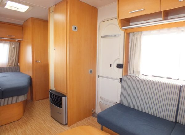 ERIBA-HYMER LIVING 465 bj.2006, FRANS BED, VOORTENT, DOUCHE - Afbeelding 17