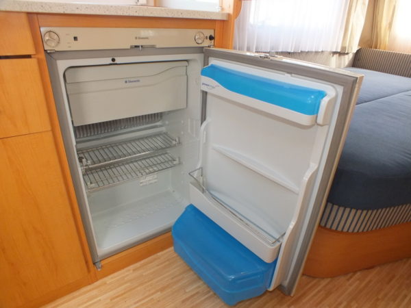 ERIBA-HYMER LIVING 465 bj.2006, FRANS BED, VOORTENT, DOUCHE - Afbeelding 15