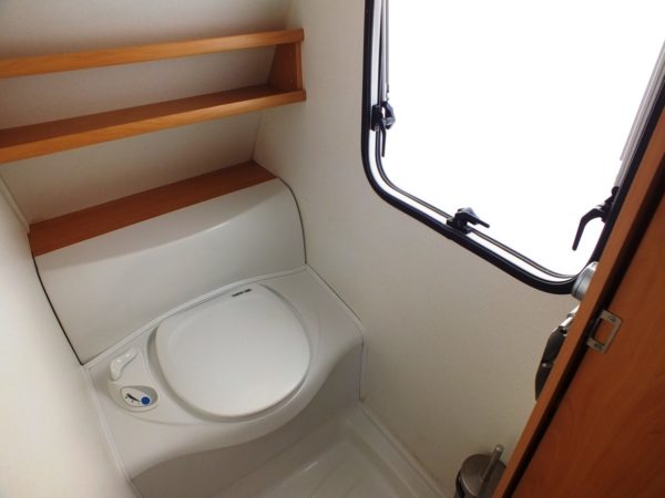 Beyerland Sprinter 450FB, bj.2005 met fransbed en voortent - Afbeelding 11