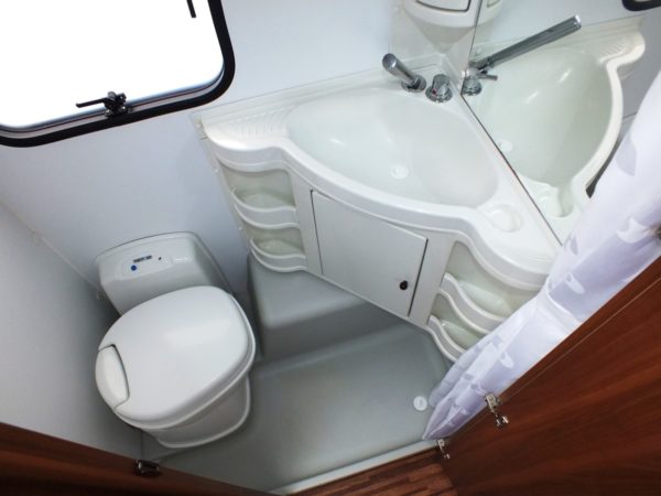 Adria Altea 472LU, bj.2012, 4 persoons met mover - Afbeelding 14