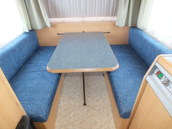 ADRIA Unica 430 DK bj.2003, LICHTGEWICHT, met STAPELBED, VOORTENT en LUIFEL - Afbeelding 6
