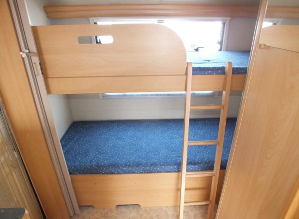 ADRIA Unica 430 DK bj.2003, LICHTGEWICHT, met STAPELBED, VOORTENT en LUIFEL - Afbeelding 8