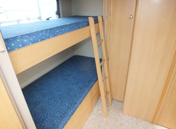 ADRIA Unica 430 DK bj.2003, LICHTGEWICHT, met STAPELBED, VOORTENT en LUIFEL - Afbeelding 9