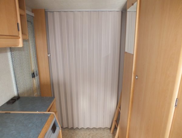 ADRIA Unica 430 DK bj.2003, LICHTGEWICHT, met STAPELBED, VOORTENT en LUIFEL - Afbeelding 10