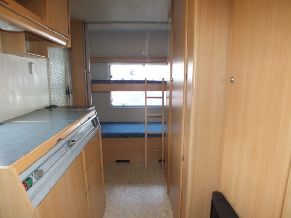 ADRIA Unica 430 DK bj.2003, LICHTGEWICHT, met STAPELBED, VOORTENT en LUIFEL - Afbeelding 7