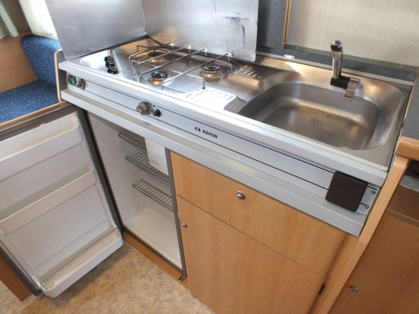ADRIA Unica 430 DK bj.2003, LICHTGEWICHT, met STAPELBED, VOORTENT en LUIFEL - Afbeelding 14