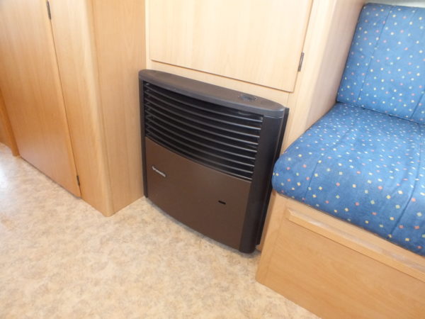 ADRIA Unica 430 DK bj.2003, LICHTGEWICHT, met STAPELBED, VOORTENT en LUIFEL - Afbeelding 19