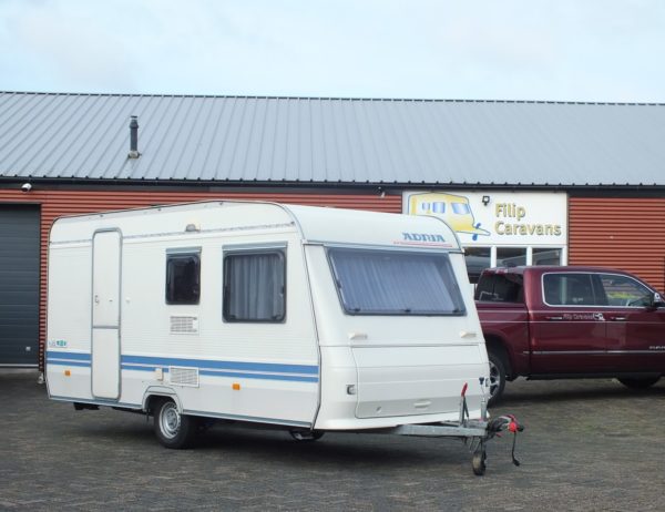 ADRIA Unica 430 DK bj.2003, LICHTGEWICHT, met STAPELBED, VOORTENT en LUIFEL