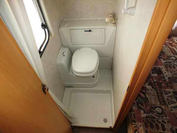 WILK Stern 440 bj.2000, frans bed, douche, voortent, luifel - Afbeelding 22