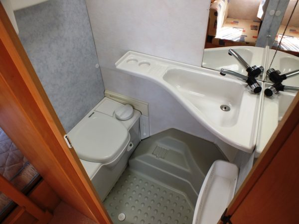 CARAVELAIR ANTARES 496 bj.2002   5 SLAAPPLAATSEN , Obelink voortent - Afbeelding 15