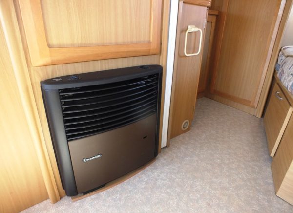 ELDDIS Tornado GTX bj.2001, FRANS BED, MOVER, DOUCHE - Afbeelding 22