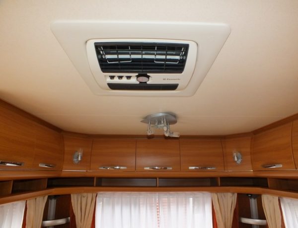 HOBBY De Luxe 495 UL bj. 2009, met AIRCO, MOVER, VOORTENT - Afbeelding 24