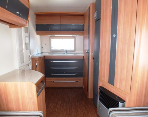 HOBBY De Luxe 380 TB bj.2011, NIEUWSTAAT, met VOORTENT - Afbeelding 8