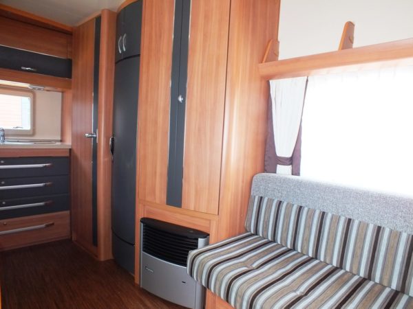 HOBBY De Luxe 380 TB bj.2011, NIEUWSTAAT, met VOORTENT - Afbeelding 17