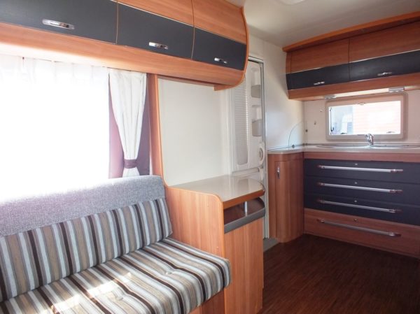 HOBBY De Luxe 380 TB bj.2011, NIEUWSTAAT, met VOORTENT - Afbeelding 15