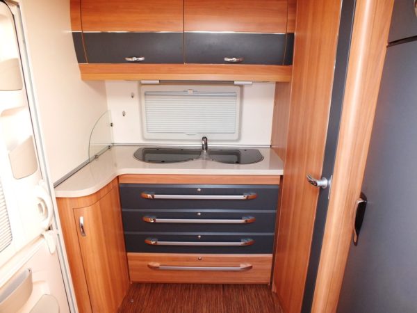HOBBY De Luxe 380 TB bj.2011, NIEUWSTAAT, met VOORTENT - Afbeelding 9